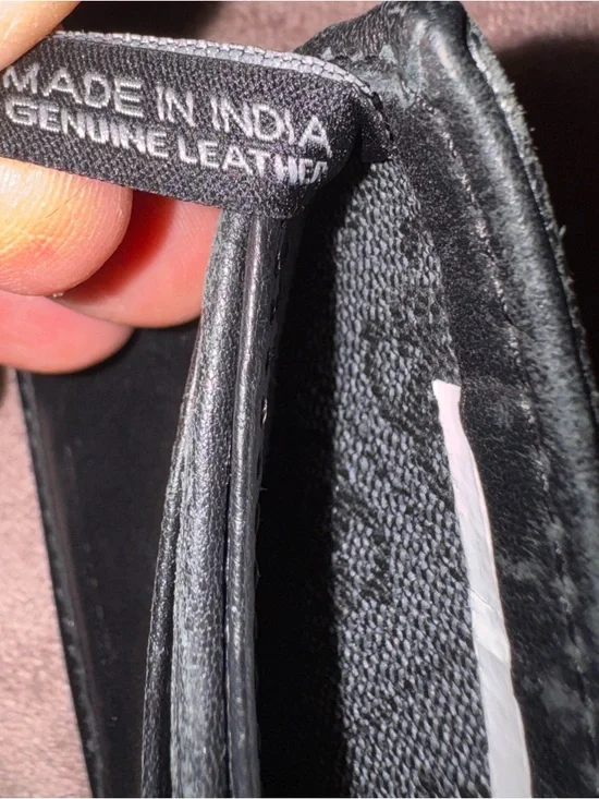 Guess Grey Textured Wallet with Subtle Monogram Pattern - Picture 11 of 14